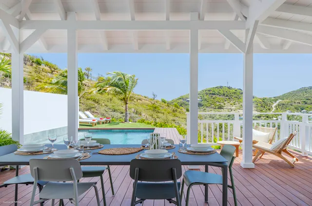 Outside dining at Villa Amalur in St Barts - St. Barts Villa Rental