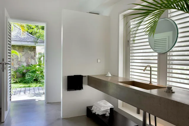 Manoir de Lorient bathroom 02 garden view at Villa Le Manoir de Lorient in St Barts - St. Barts Villa Rental