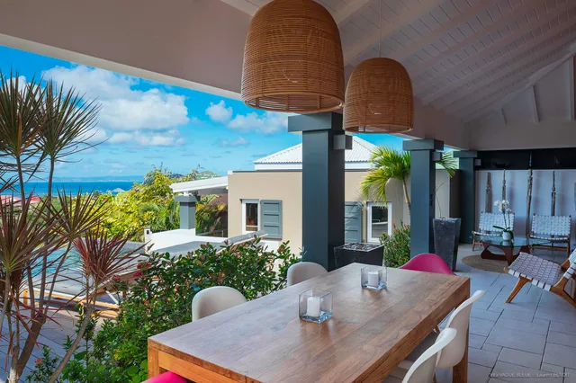 Bleue - Outside dining at Villa Vague Bleue in St Barts - St. Barts Villa Rental